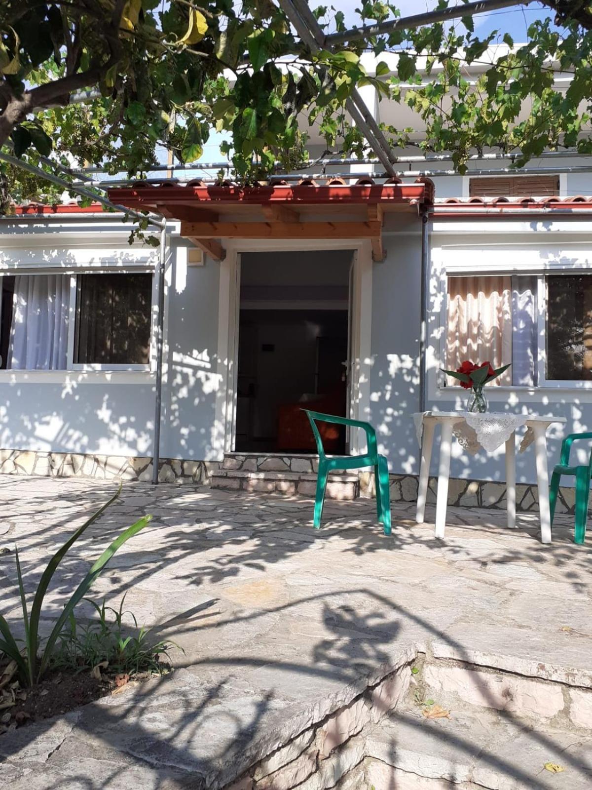 Coral Guesthouse Sarande Exterior photo